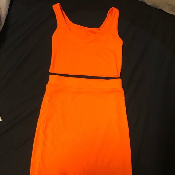 Orange two piece set - Picture 3 of 3